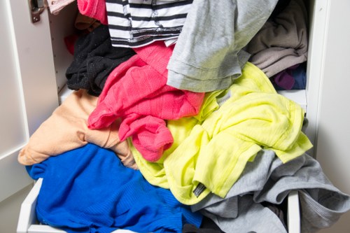 Illustration of cubic-yard and van-load comparisons for clearance pricing